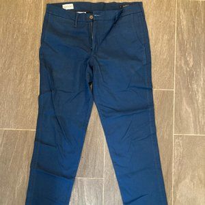 Epaulet size 34 chinos,